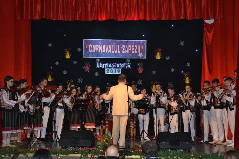 „Carnavalul Zăpezii” al Clubului Copiilor Dorohoi – ediția a XXI-a  - a doua seară se spectacol - FOTO