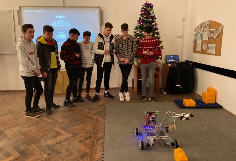 Colegiul Național „Grigore Ghica” Dorohoi: O primă victorie a Clubului de Robotică Dragonfly - FOTO