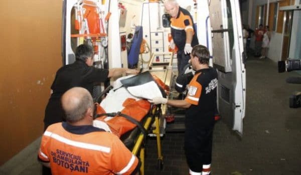 Tentativă de omor în Botoșani, în noaptea de Crăciun! Tânăr de 30 de ani înjunghiat în gât