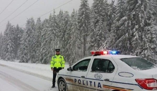 ATENȚIE! Circulaţie în condiţii de iarnă în judeţul Botoşani. Trei accidente produse pe fondul unui carosabil acoperit cu zăpadă