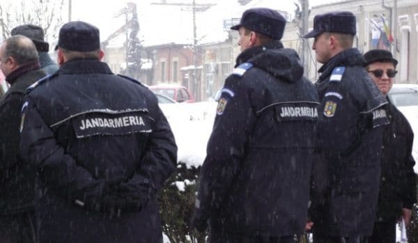 Scandalagii „traşi de mânecă” de jandarmii botoșăneni