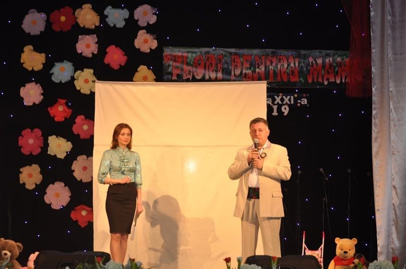 Flori pentru mama 2019_folclor_ (1)