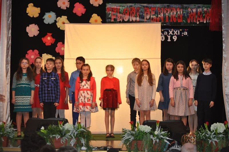 Flori pentru mama 2019_folclor_ (11)