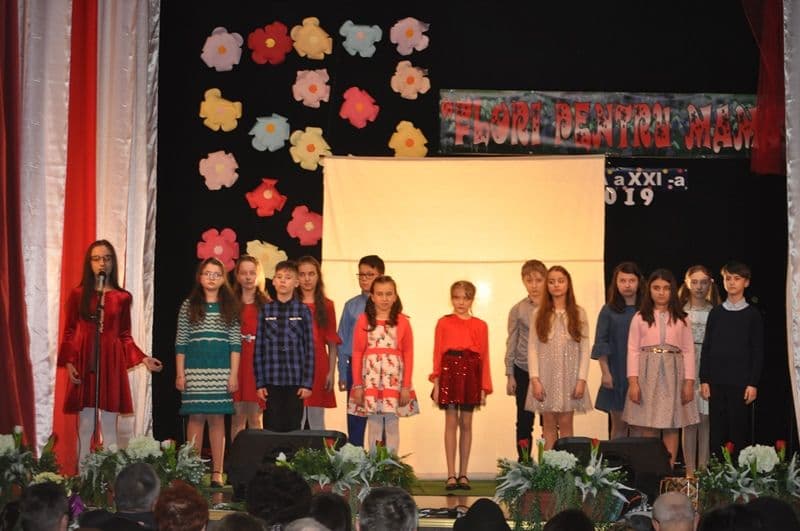 Flori pentru mama 2019_folclor_ (12)