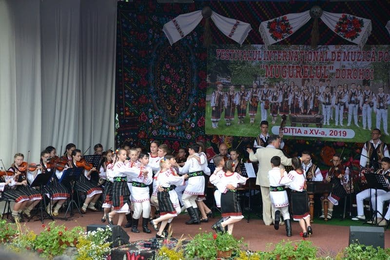 Ansambluri Festivalul Mugurelul 2019_001