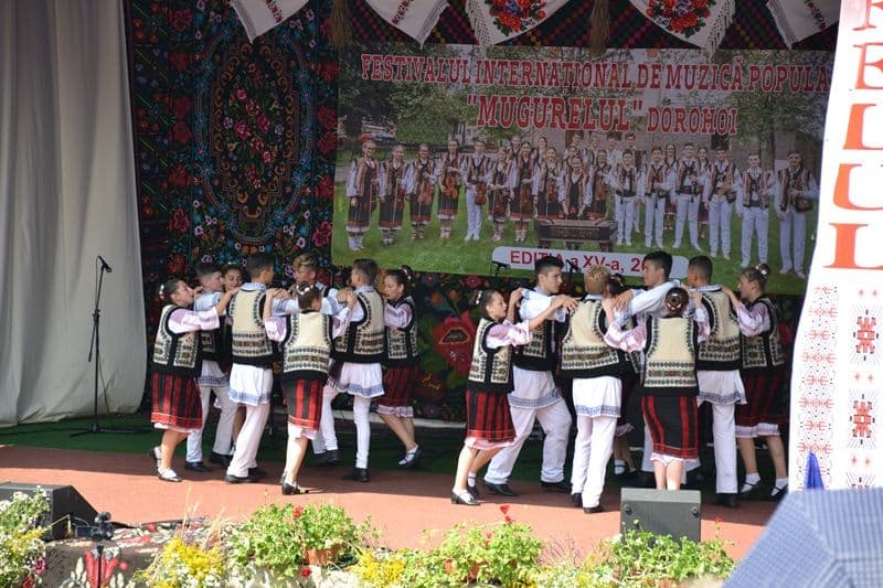 Ansambluri Festivalul Mugurelul 2019_009