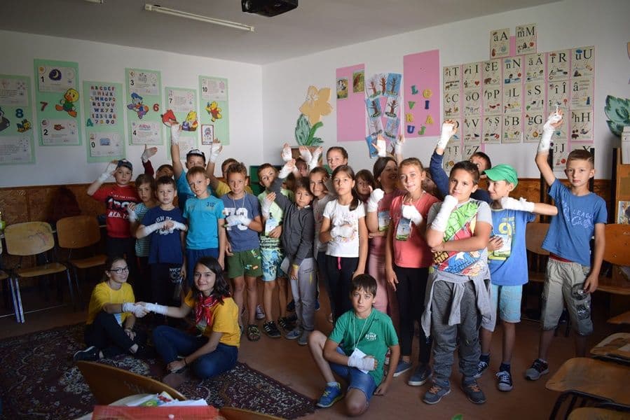 pridvorul satului 02