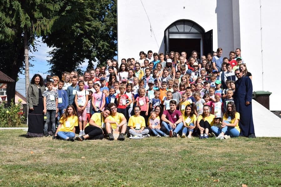 pridvorul satului 04