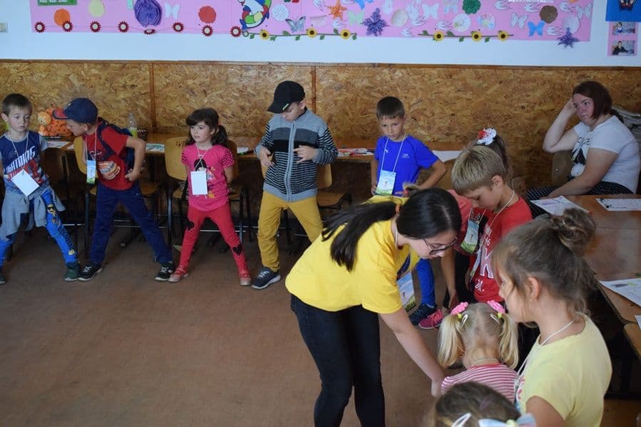 pridvorul satului 06