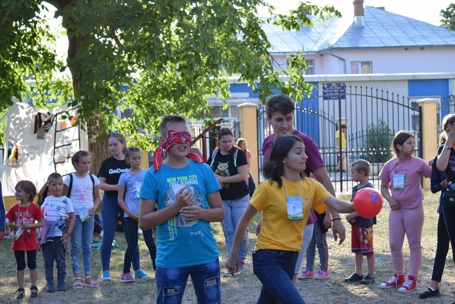 pridvorul satului 14