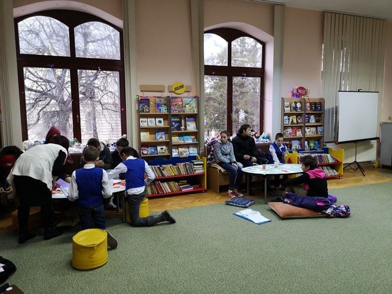 Ion Pillat Dorohoi in prag de sarbatoari la Biblioteca 07