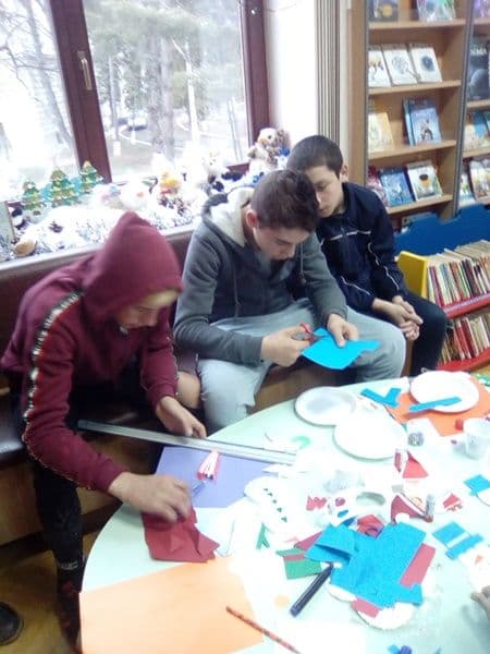 Ion Pillat Dorohoi in prag de sarbatoari la Biblioteca 09
