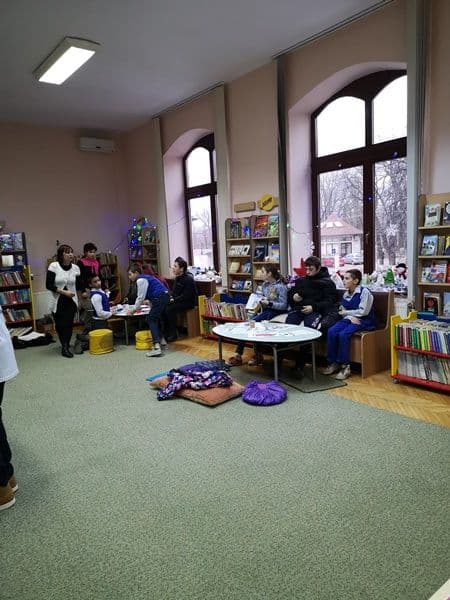Ion Pillat Dorohoi in prag de sarbatoari la Biblioteca 11