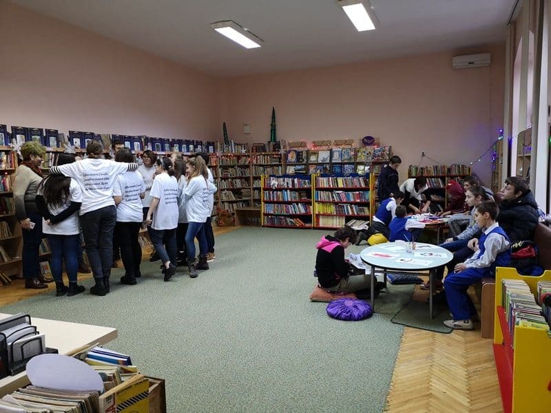 Ion Pillat Dorohoi in prag de sarbatoari la Biblioteca 12