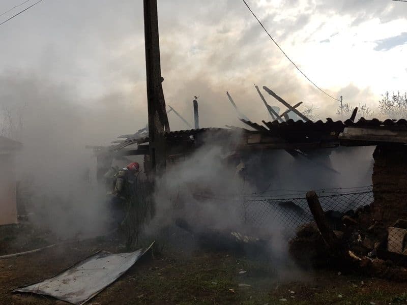 incendiu casa botosani 09