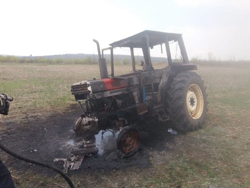 tractor in flacari 02
