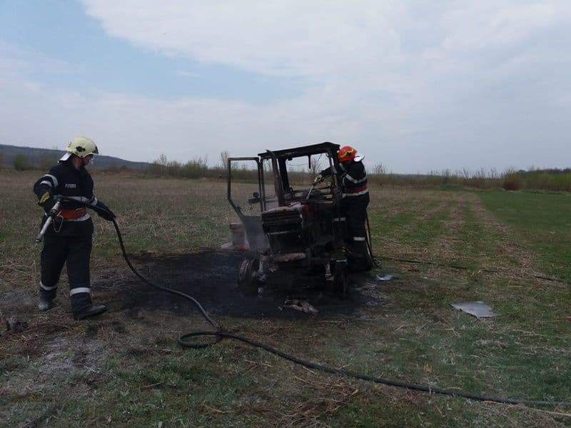 tractor in flacari 04
