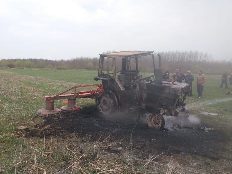 tractor in flacari 06