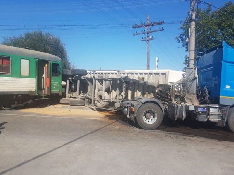 camion lovit de tren 12