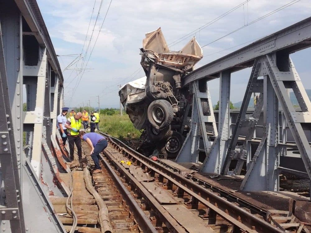 tren deraiat 3