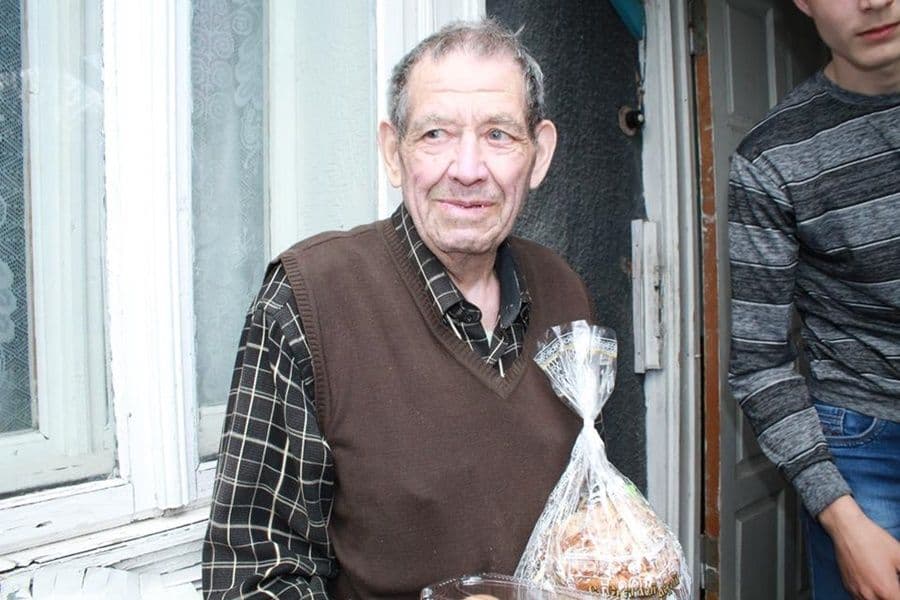 omul care daruieste 11