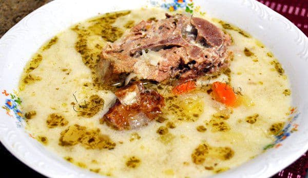 Ciorbă ardelenească de porc cu tarhon