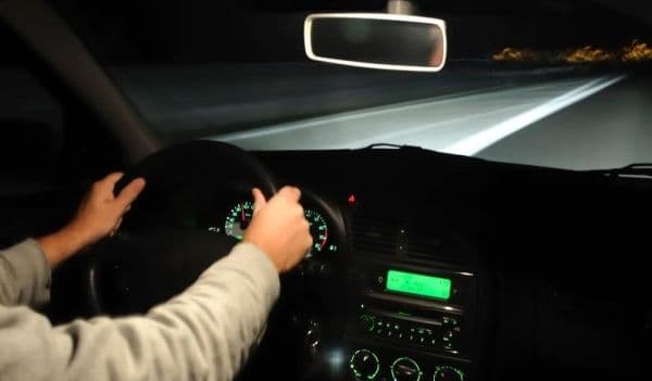 Băut zdravăn şi fără permis, a furat mașina unui vecin cu care a plecat la plimbare