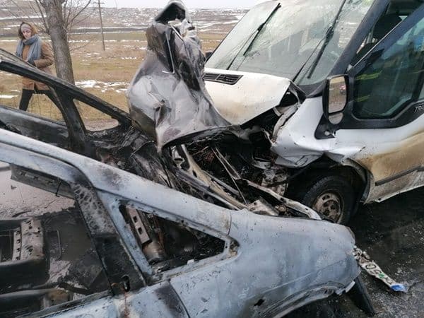 Opt ambulanțe și o autospecială pentru transport victime multiple trimise la accidentul de la Blândești - FOTO