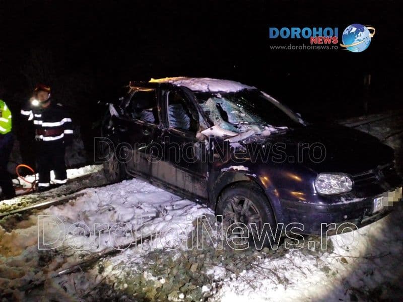 Accident feroviar la Dorohoi! Un tren marfar a lovit o mașină în care erau trei persoane - FOTO