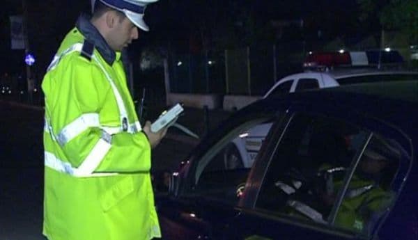 Mulțime de șoferi prinși băuți la volan. Unul dintre ei avea 1,04 alcoolemie