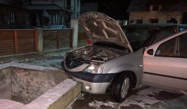 Un botoșănean a ajuns la spital după ce a intrat cu mașina într-un pod din beton