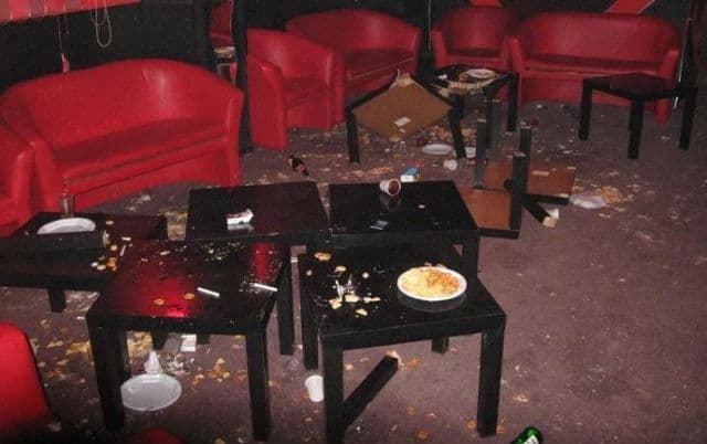 Un tânăr şi-a băut minţile apoi a început să împartă pumni şi picioare într-un bar din Botoșani