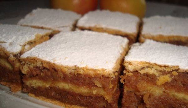 Prăjitură fragedă cu mere