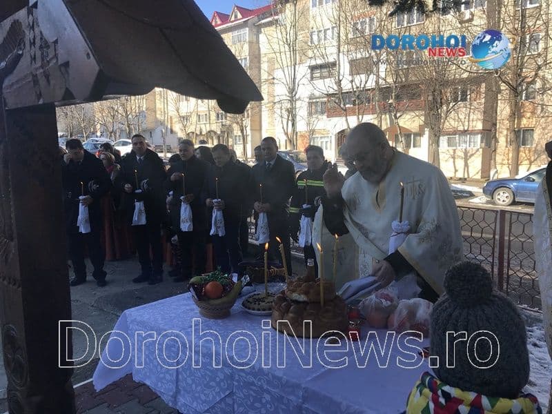 Troiță sfințită în curtea Detașamentului de Pompieri Dorohoi - FOTO
