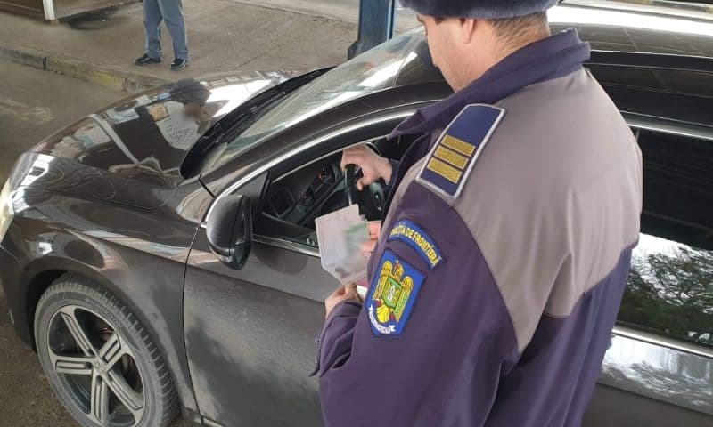 Permis de conducere fals descoperit la frontieră. Ce sumă spune că a plătit moldoveanul pe document