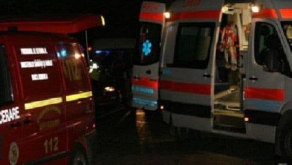 ACCIDENT GRAV între un autoturism și un microbuz! TREI persoane au fost rănite