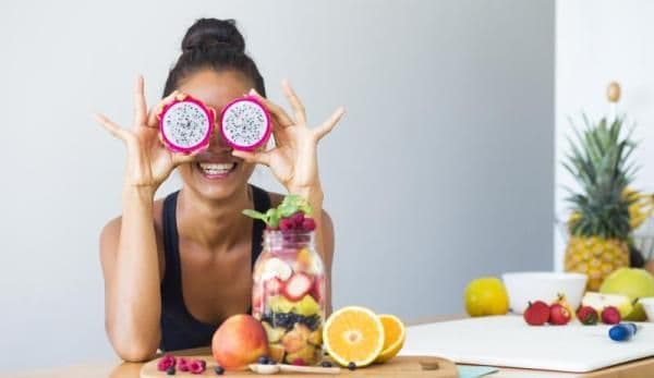 Alimente și vitamine care te fac să arăți mai tânără