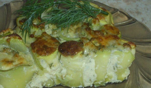 Rulouri de dovlecei cu brânză, la cuptor