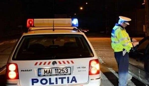 Scandal în trafic. Şofer recalcitrant încătuşat după ce i-a înjurat pe polițiști