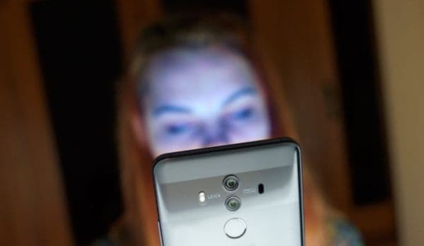 Utilizarea excesivă a telefonului mobil provoacă cancer cerebral