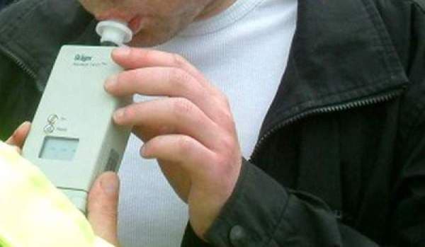 Cu o alcoolemie record, a produs un accident rutier. Bărbatul conducea un autobuz