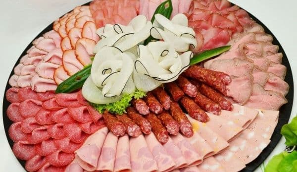 ATENȚIE! Mezeluri fără carne, pericol pentru populație
