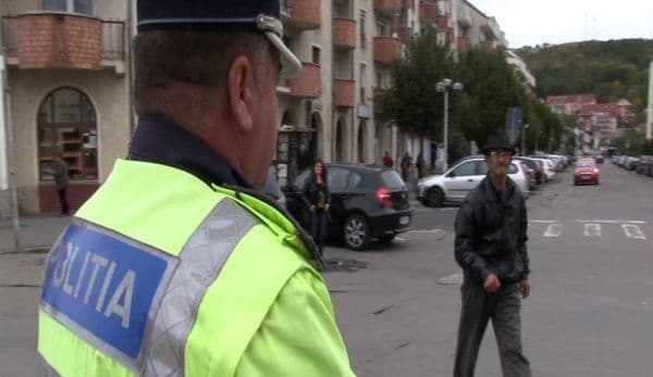 Acțiune fulger! Pietoni arși la buzunare pentru că au trecut strada pe unde i-a tăiat capul