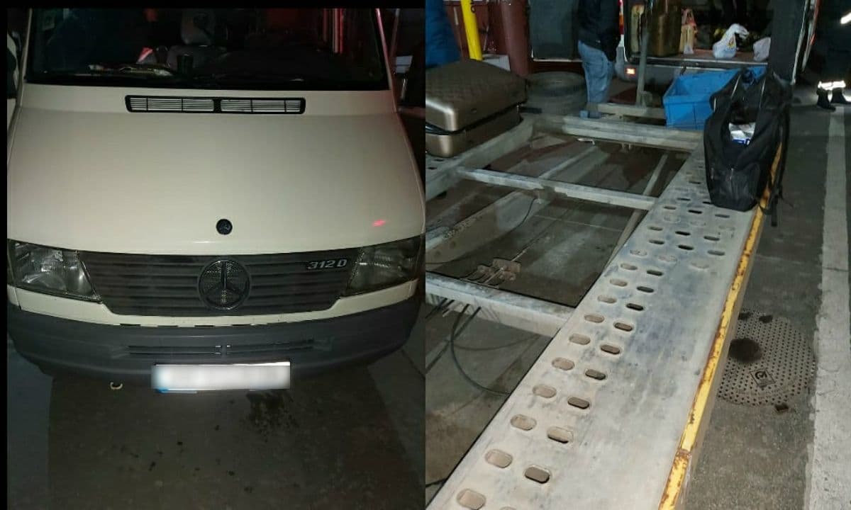 Ţigări de contrabandă ascunse în lada de scule, depistate la P.T.F. Stânca - FOTO