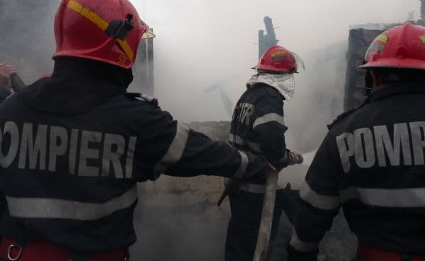 Incendiu la o casă de pe strada Sorin Dumitraș din municipiul Dorohoi