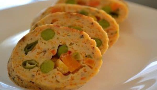 Ruladă din piept de pui cu legume