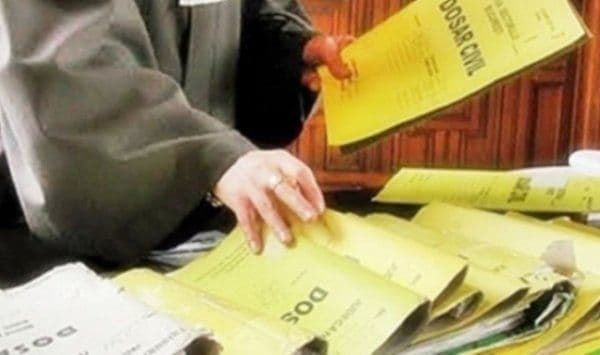 Grefierii din Dorohoi nu vor intra în sala de judecată. Luni fac grevă două ore, marți toată ziua