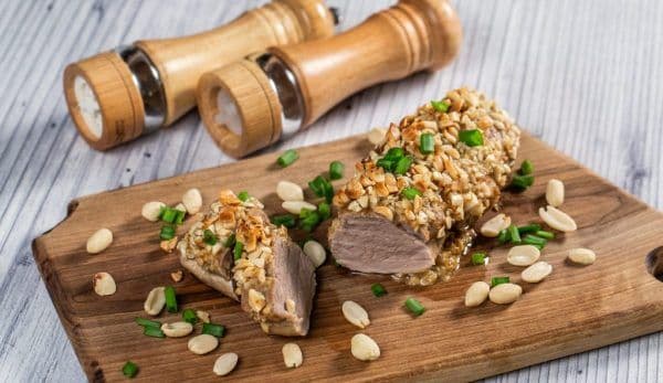 Mușchiuleț de porc în crustă de arahide