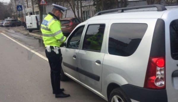 Acțiuni ale polițiștilor rutieri pentru prinderea vitezomanilor și a șoferilor băuți