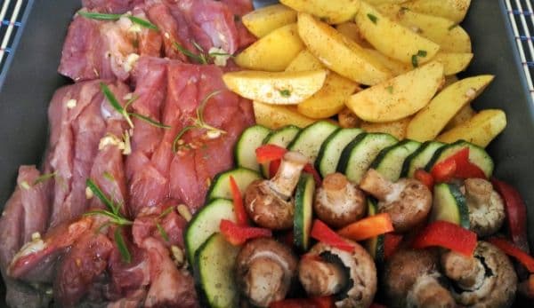 Pulpă de curcan cu legume la cuptor